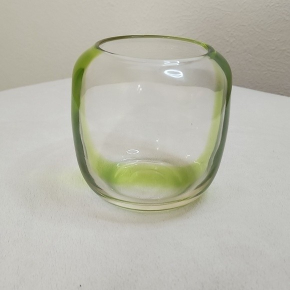 Clear vase hand blown heavy art glass with lime green clear stripe - Picture 4 of 10